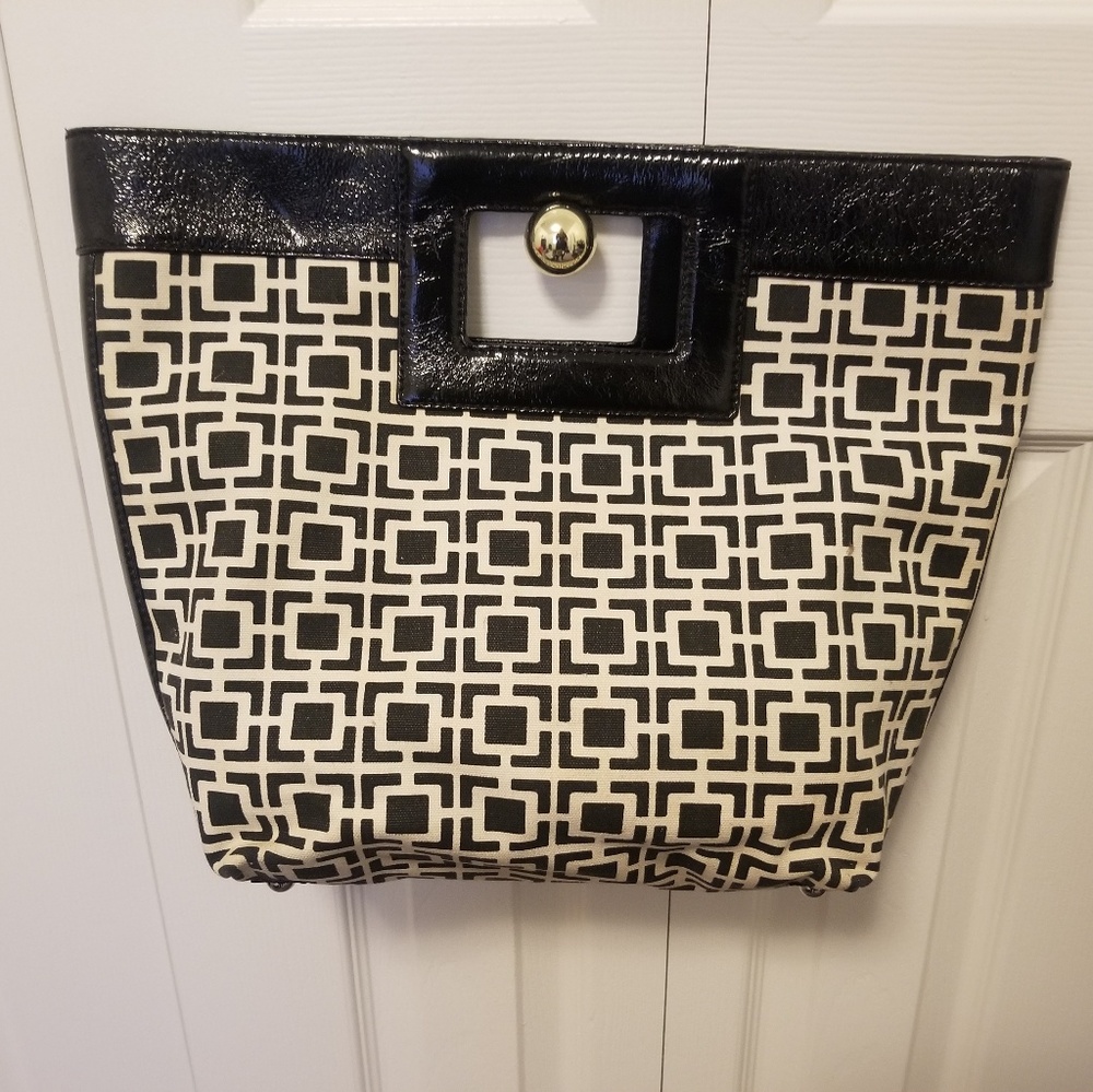 Black and white Banana Republic tote